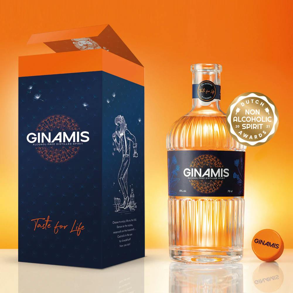 Giftbox with bottle of non-alcoholic gin by Ginamis
